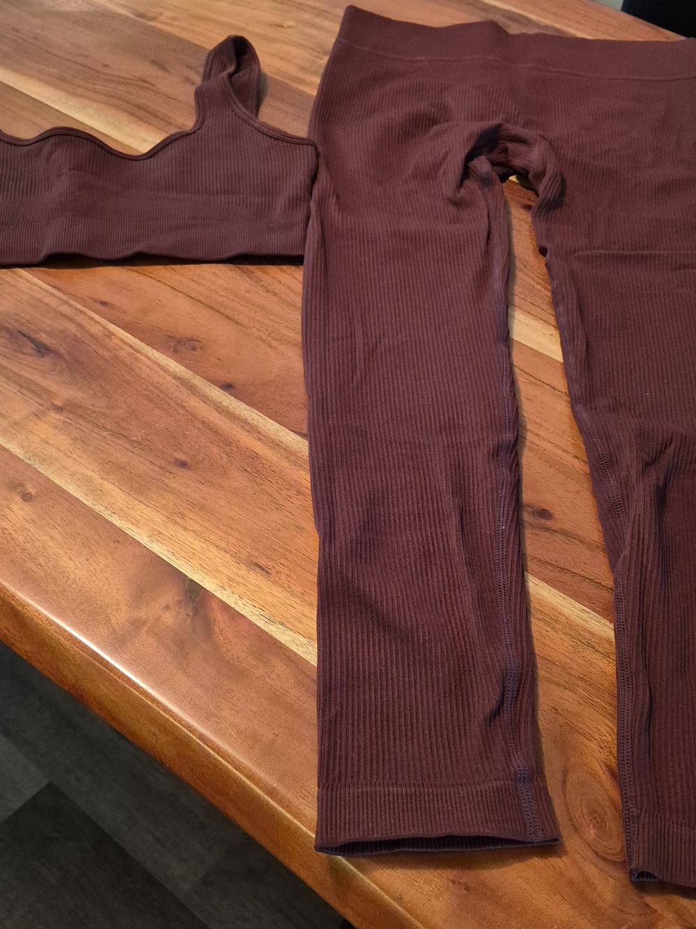 Women's Ribbed Workout Set Sports Bra And Leggings in Deep Burgundy
